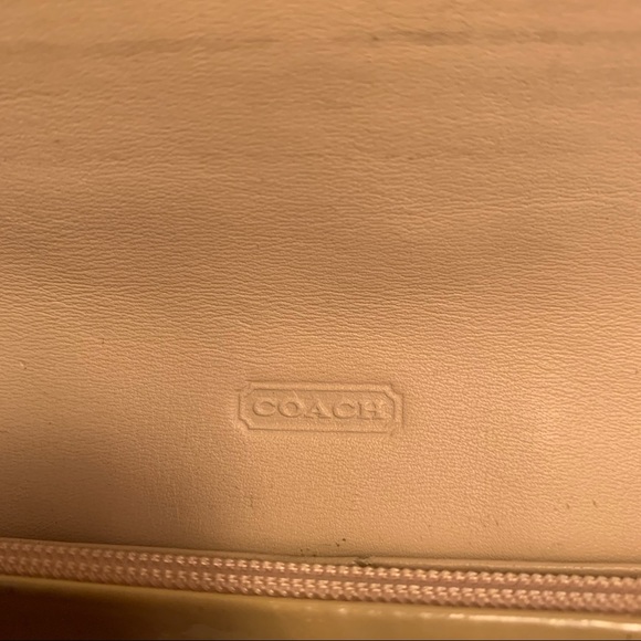 Coach patent leather wallet in nude - Picture 2 of 14
